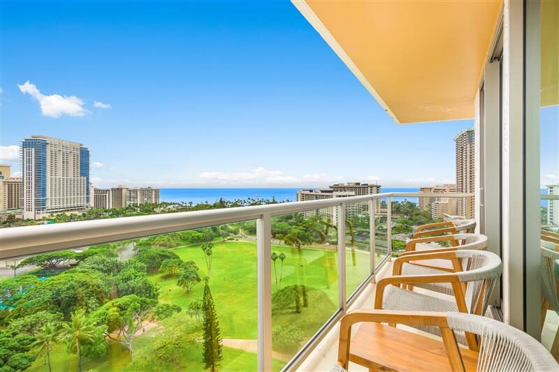 2 BEDROOM WAIKIKI KITCHEN Balcony View
